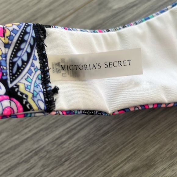 Victoria’s Secret Colorful Paisley Halter Bikini Top - Picture 3 of 5